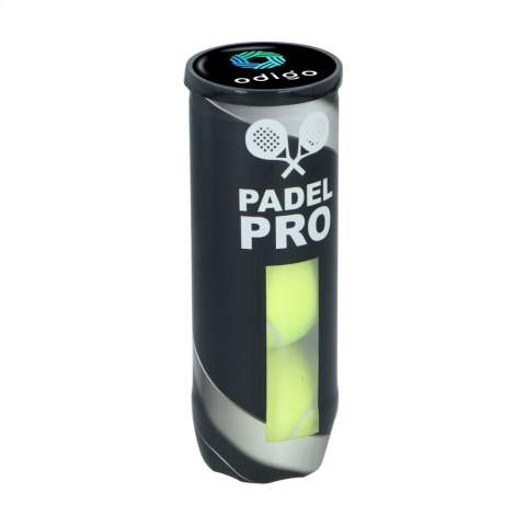 Set de trois balles de padel dans une couleur vive. Ces balles de padel de haute qualité sont conçues pour des performances optimales et une utilisation prolongée. Grâce à leur matériau robuste, elles offrent un rebond constant et conviennent à toutes les surfaces, du gazon artificiel au béton en passant par les terrains intérieurs. Livrées par lot dans un étui en plastique. Emballé par set.