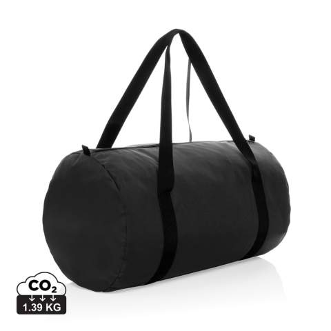 Machen Sie sich bereit für ein sorgloses und angenehmes Reiseerlebnis mit dieser unverzichtbaren Sporttasche. Mit ihrem cleveren, packbaren Design passt diese Sporttasche problemlos in die integrierte Tasche und ist damit eine ideale, platzsparende Lösung für Ihre Reisen. Sie ist federleicht und wiegt nur wenige Gramm, so dass Sie alles Notwendige einpacken können, ohne Ihr Gepäck zusätzlich zu belasten. Hergestellt aus 100% recyceltem Polyester, das mit dem AWARE™-Tracer versehen ist. 2% des Erlöses jedes verkauften Aware™-Produkts werden an Water.org gespendet. PVC-frei.<br /><br />PVC free: true