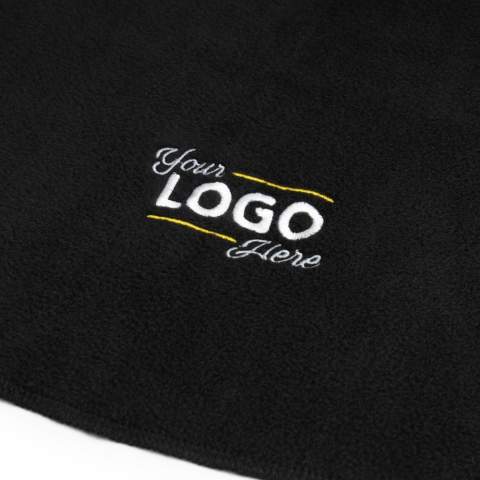 Cette couverture en polaire est la solution idéale pour une soirée confortable et chaleureuse à la maison. Fabriquée à 100% en polyester, cette couverture est douce et chaude, parfaite pour se blottir lors d'une soirée froide. Avec un grammage de 200, la couverture est épaisse et apportera une agréable chaleur. La taille de 150x120cm rend la couverture assez grande pour couvrir confortablement une personne, mais suffisamment compacte pour être emportée lors d'un pique-nique dans un parc ou d'un week-end à l'extérieur. Cette couverture en polaire est un must pour tous ceux qui aiment le confort et la chaleur.