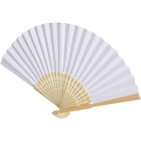Éventail en bambou et papier, disponible dans une large gamme de couleurs.
