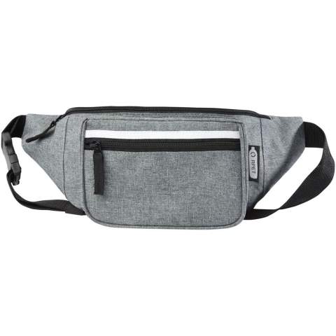 Le sac banane Journey en plastique recyclé certifié GRS est l'accessoire idéal pour les déplacements. Dispose d'un compartiment principal spacieux et zippé pour tous vos objets indispensables, ainsi que d'une poche frontale zippée pour un rangement supplémentaire.