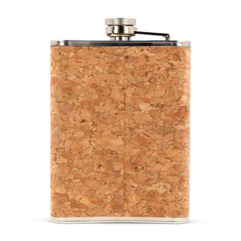 Entdecken Sie die Eleganz unseres Flachmanns aus Edelstahl mit 220 ml Fassungsvermögen und einer eleganten Korkhülle. Er verbindet zeitlosen Stil mit umweltfreundlichem Design, ist kompakt, schick und perfekt für den Luxus für unterwegs. Erhöhen Sie Ihre Trinkgewohnheiten, genießen Sie die Natur und erfreuen Sie sich an der Einfachheit eines jeden Tropfens.