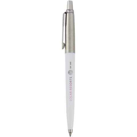 Der Parker Jotter Recycled Kugelschreiber bietet Nachhaltigkeit, Stil und Leistung zu einem erschwinglichen Preis. Sein kratzfestes Gehäuse aus recyceltem Kunststoff verbindet Eleganz mit Langlebigkeit. Inklusive Parker Quinkflow®-Mine für ein weiches Schreibgefühl mit einer Schreiblänge von 3500 bis 5500 Metern. Der Zierring aus recyceltem Edelstahl unterstreicht den umweltfreundlichen Charakter. Der Jotter Recycled Kugelschreiber ist ideal für preis- und umweltbewusste Menschen, die ein stilvolles und nachhaltiges Schreibgerät suchen. Blaue Tinte.