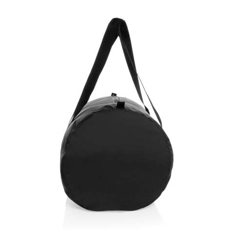 Machen Sie sich bereit für ein sorgloses und angenehmes Reiseerlebnis mit dieser unverzichtbaren Sporttasche. Mit ihrem cleveren, packbaren Design passt diese Sporttasche problemlos in die integrierte Tasche und ist damit eine ideale, platzsparende Lösung für Ihre Reisen. Sie ist federleicht und wiegt nur wenige Gramm, so dass Sie alles Notwendige einpacken können, ohne Ihr Gepäck zusätzlich zu belasten. Hergestellt aus 100% recyceltem Polyester, das mit dem AWARE™-Tracer versehen ist. 2% des Erlöses jedes verkauften Aware™-Produkts werden an Water.org gespendet. PVC-frei.<br /><br />PVC free: true