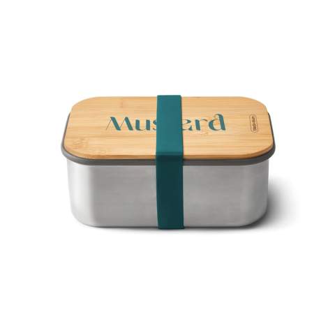 Aufgrund des Erfolgs unserer ersten Sandwichbox haben wir diese tiefere Version eingeführt, damit Sie auch größere Dinge wie Obst und Joghurt mitnehmen können. Dies ist eine robuste, 100% plastikfreie Designlösung für die Zubereitung und den Transport Ihrer Sandwiches, Wurstwaren oder sogar Ihrer Käseauswahl! Die Edelstahl-Sandwichbox gehört zu den Produkten, die sich vom ersten Tag an vertraut und vertrauenswürdig anfühlen und die so gebaut sind, dass sie lange halten. Verwenden Sie den von Natur aus antibakteriellen Bambusdeckel als Schneidebrett, um Ihre Sandwiches zuzubereiten, oder als Servierbrett, um die Zutaten für eine köstliche Mahlzeit später am Tag zusammenzustellen. Die Edelstahlbox schützt den Inhalt, und das Silikonband sorgt für zusätzliche Sicherheit. Das Innenfach hilft Ihnen, verschiedene Lebensmittel zu trennen, und ist mikrowellengeeignet. Nur Handwäsche