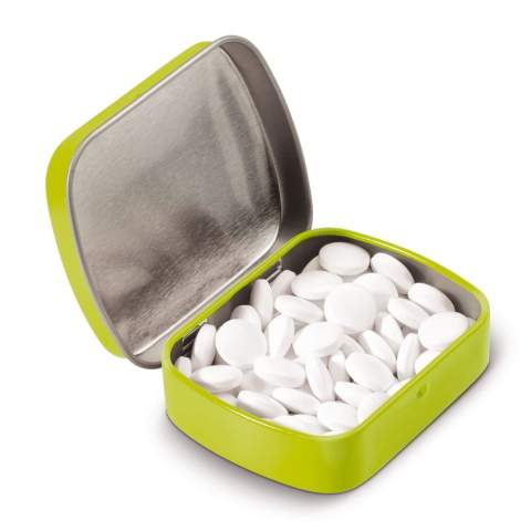 Quadratische Pfefferminzdose, gefüllt mit 23g holländischer Pfefferminzbonbons. Nicht zuckerfrei.