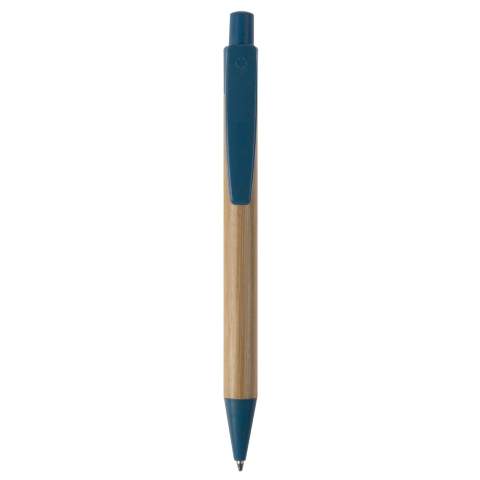 Stylo à bille en bambou avec clip, poussoir et pointe en paille de blé. Avec recharge d'écriture bleue en plastique x20 avec 2,5km d'écriture. 