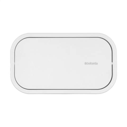 Praktisch, kunststof afvalbakje van het merk Brabantia. Ideaal in de badkamer voor het weggooien van klein afval zoals wattenstaafjes en pads. Met handige, afneembare klapdeksel. Compact dus past overal. Stijlvol, hygiënisch en te bedienen met één hand. Gemaakt van 4% gerecycled materiaal. 19% recyclebaar. Met 5 jaar fabrieksgarantie. Per stuk verpakt.