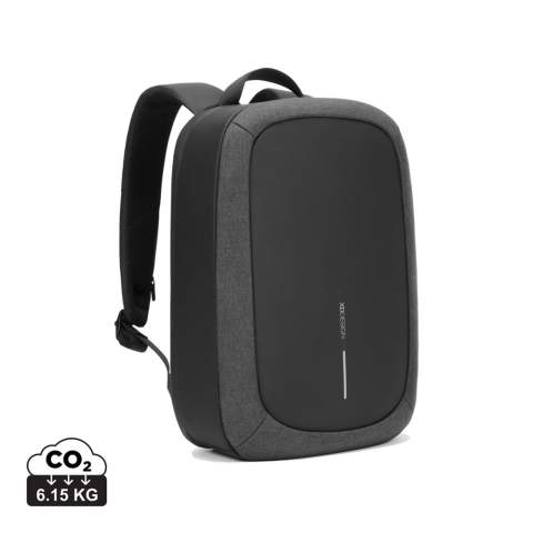 Faites l'expérience d'un design moderne et d'une sécurité renforcée avec le Bobby Edge , avec sa conception antivol et fermeture à zip métallique autobloquante, ce sac à dos protège vos effets personnels. Sa construction légère mais durable, ainsi que son extérieur déperlant et sa fermeture à zip étanche, garantissent une protection contre les éléments extérieurs. L'organisation intelligente de l'intérieur permet d'accéder facilement à l'essentiel. L'ajout d'une poche arrière discrète protégée par RFID et d'une poche cachée pour dispositif de repérage renforce la commodité et la sécurité lors de vos aventures quotidiennes. Le Bobby Edge allie un design moderne à des caractéristiques de sécurité avancées, offrant un voyage élégant et protégé à l'explorateur moderne. Le sac à dos est déperlant et produit avec des matériaux recyclés, avec le traçage AWARE™ qui valide l'utilisation authentique de matériaux recyclés. 14% de contenu recyclé. Modèle déposé®<br /><br />FitsLaptopTabletSizeInches: 16.0<br />PVC free: true