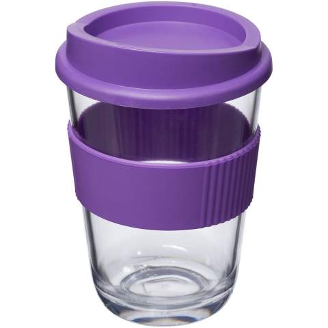 Strapazierfähiger, einwandiger Becher mit Deckel zum Aufdrücken und Silikongriff. Der Becher verfügt über ein glasartiges Aussehen mit außergewöhnlicher Klarheit. EN12875-1 konform, spülmaschinen- und mikrowellenfest. Das Fassungsvermögen beträgt 300 ml. Mischen und kombinieren Sie Farben, um Ihren perfekten Becher zu kreieren. Hergestellt in Großbritannien. Verpackt in einem recycelten PE-Kunststoffbeutel. BPA-frei.