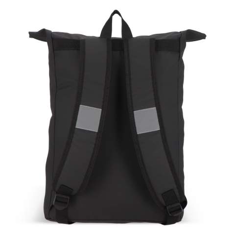 Ce sac à dos enroulable est fabriqué en PET recyclé enduit de PU et en matériau 600D. Il est doté de bandes réfléchissantes, ce qui renforce la sécurité lors des trajets dans l'obscurité. Il comprend une poignée, des bretelles rembourrées réglables et un compartiment rembourré pour ordinateur portable à l'intérieur.