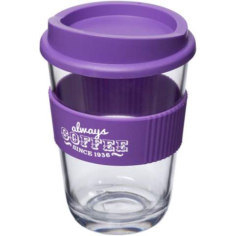 Strapazierfähiger, einwandiger Becher mit Deckel zum Aufdrücken und Silikongriff. Der Becher verfügt über ein glasartiges Aussehen mit außergewöhnlicher Klarheit. EN12875-1 konform, spülmaschinen- und mikrowellenfest. Das Fassungsvermögen beträgt 300 ml. Mischen und kombinieren Sie Farben, um Ihren perfekten Becher zu kreieren. Hergestellt in Großbritannien. Verpackt in einem recycelten PE-Kunststoffbeutel. BPA-frei.