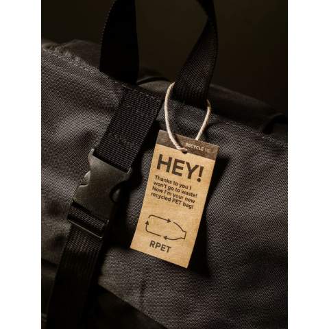 WoW! Practical urban 'roll-top' backpack made from RPET polyester combined with a high-quality cork. This backpack has a large main compartment with a separate section suitable for a laptop up to 15.6 inches in size. In addition, there are two pockets on both sides and a large zipper pocket on the front. Also included is a carrying strap, roll closure and handy click system at the top. The perfect bag for everyday use. Capacity approx. 25 litres.