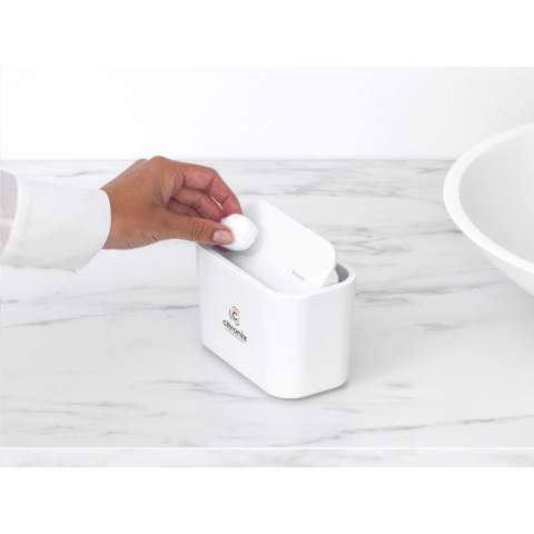 Praktisch, kunststof afvalbakje van het merk Brabantia. Ideaal in de badkamer voor het weggooien van klein afval zoals wattenstaafjes en pads. Met handige, afneembare klapdeksel. Compact dus past overal. Stijlvol, hygiënisch en te bedienen met één hand. Gemaakt van 4% gerecycled materiaal. 19% recyclebaar. Met 5 jaar fabrieksgarantie. Per stuk verpakt.