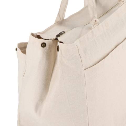 Diese elegante Tasche aus 320 g/m² Baumwolle verfügt über einen sicheren Reißverschluss, zwei Innentaschen und eine Außentasche für zusätzlichen Komfort. Eine trendige, praktische Wahl für den täglichen Gebrauch oder für unterwegs. Oeko-Tex® zertifiziert für sichere, geprüfte Materialien.