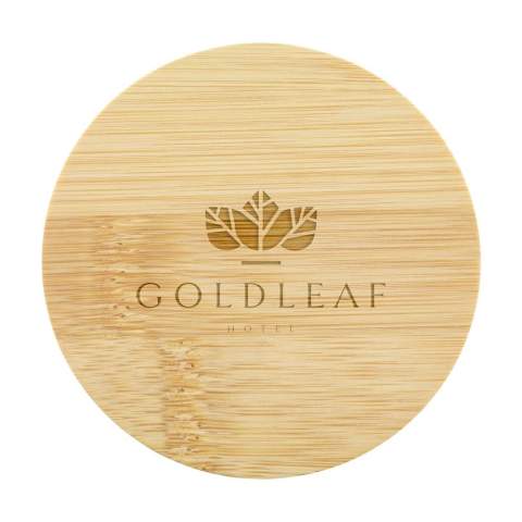 Bougie parfumée exclusive Wooosh Sweet Vanilla versée dans un bocal en verre magnifiquement poli avec un couvercle en bambou. Cette bougie crée une atmosphère apaisante dans votre maison. La bougie parfumée est fabriquée à partir de cire de soja écologique avec 5% d'huile de parfum aromatique. Dès que la mèche est allumée, la cire fond et un délicieux et doux parfum de vanille se répand dans la pièce. Ce parfum chaleureux et invitant sera apprécié de tous et convient à toutes les saisons. Avec 14 heures de combustion, cette luxueuse bougie parfumée s'intègre dans n'importe quel intérieur.  Lorsque vous allumez la bougie pour la première fois, laissez la couche supérieure de cire fondre complètement. Cela garantit une combustion uniforme et la meilleure expérience possible en matière de parfum. Le cadeau parfait pour toute occasion. Par pièce dans une Wooosh boîte cadeau luxueuse.