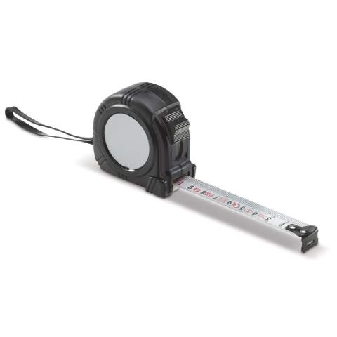 Das Maßband ist eine wahre Größe beim Messen. Die Reichweite von drei Metern, dem Haken am Bandanfang für die Passgenauigkeit  und den praktischen Gürtelclip macht es zu einem idealen Geschenk.