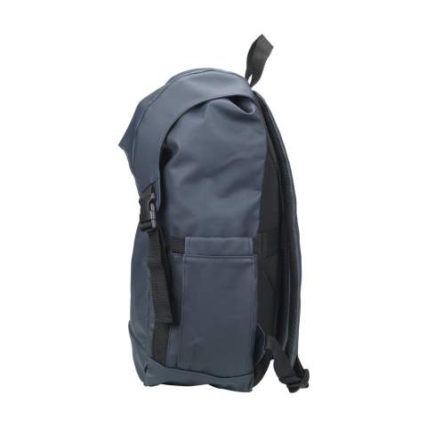 Sac à dos très spacieux en polyester souple, hydrofuge et 100 % recyclé. Ce sac à dos comporte un compartiment principal très spacieux avec un compartiment séparé pour ordinateur portable (jusqu'à 15,6 pouces), une poche zippée supplémentaire sur le côté et une poche pour une bouteille d'eau. Les bretelles et le dos réglables sont dotés d'un filet respirant et d'une mousse pour un plus grand confort de portage. Finition soignée et doublure en polyester 210D 100 % recyclé. Il est équipé d'un cordon de serrage, d'un rabat avec boutons-pression et d'un élément réfléchissant pour une meilleure visibilité dans l'obscurité. Parfait comme sac de sport, avec beaucoup d'espace pour les vêtements et les chaussures, mais aussi comme sac de voyage ou sac d'école. Certifié GRS. Matière recyclée totale : 73%. Capacité 650 ml. Capacité env. 20 litres.