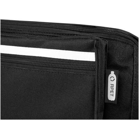 Le sac banane Journey en plastique recyclé certifié GRS est l'accessoire idéal pour les déplacements. Dispose d'un compartiment principal spacieux et zippé pour tous vos objets indispensables, ainsi que d'une poche frontale zippée pour un rangement supplémentaire.
