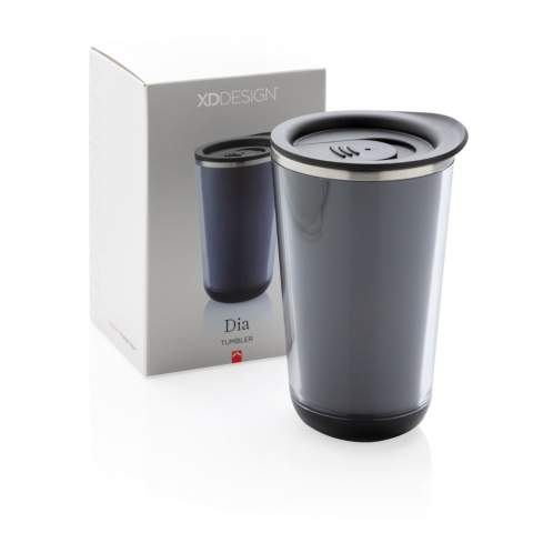 Dia is a double wall tumbler with durable 304 stainless steel on the inside. The double wall and sliding lid make it possible to carry both hot and cold drinks up to 350ml. Dia is designed so that it’s easy to take apart for recycling and therefore helps you invest in a cleaner world. BPA free and suited for hand wash. Registered design®