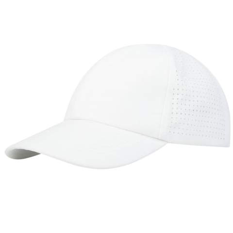 De Mica 6-panel GRS gerecycleerde cool fit cap is gemaakt van 110 g/m² GRS-gecertificeerd gerecycled polyester microvezel. De achterpanelen zijn voorzien van lasergeknipte gaten voor optimale ventilatie, zodat je koel en comfortabel blijft tijdens buitenactiviteiten. Ontworpen voor een comfortabele pasvorm met een hoofdomtrek van 58 cm, zorgt de metalen gesp voor gemakkelijke en veilige aanpassingen. De GRS-certificering garandeert een 100% gecertificeerde toeleveringsketen, van grondstof tot onze druktechnieken, waardoor het een duurzamere keuze is.