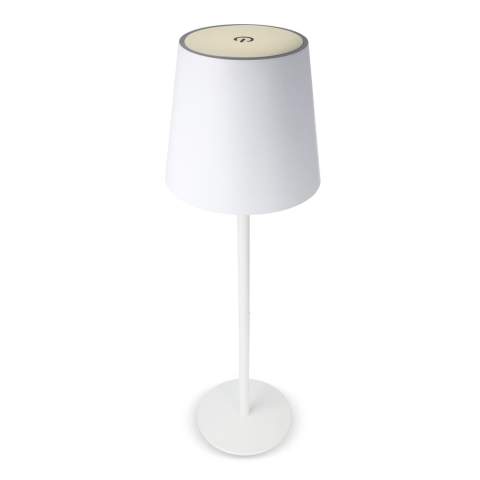 Erhellen Sie Ihren Raum mit einer stilvollen, höhenverstellbaren Tischlampe aus Metall! Mit ihrem schlanken Design und einstellbarem Licht wechseln Sie mühelos zwischen warmem, kühlem oder neutralem Licht für die perfekte Stimmung. Das USB-Laden ist sehr praktisch und ihr modernes Aussehen passt perfekt in jeden Raum—ob bei der Arbeit oder beim Entspannen.