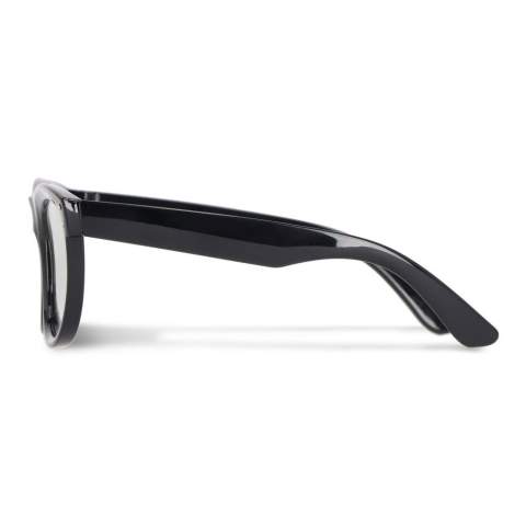 Bold and stylish, these sunglasses with UV400 protection are designed for modern adventurers. Featuring a durable R-PC frame and sleek lenses, they provide full UV protection while ensuring a comfortable and lightweight fit. A must-have accessory for sunny days.
