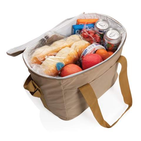 Pack your favourite food or beverages in this cooler bag! This beautiful large cooler bag can store up to 20 cans. With one front pocket for extra storage. All the hardware details are in the same colour as the exterior. Incorporating the AWARE™ tracer that validates the genuine use of recycled materials. Each cooler bag reused 10.3 PET bottles. 2% of proceeds of each Impact product sold will be donated to Water.org. Composition exterior 100% recycled polyester. Lining in PEVA.