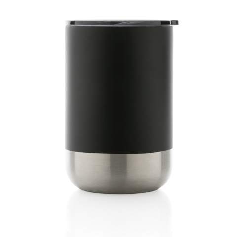 Deze prachtige beker heeft een gerecyclede roestvrijstalen constructie met vacuümisolatie om dranken tot 3 uur warm of tot 6 uur koud te houden. Door de trendy uitvoering met RVS detail is het een echte eyecatcher. De deksel met openschuiffunctie zorgt voor een perfecte drinkervaring. Gemaakt met RCS (Recycled Claim Standard) gecertificeerde gerecyclede materialen. RCS-certificering zorgt voor een volledig gecertificeerde toeleveringsketen van de gerecyclede materialen. Totaal gerecycled materiaal: 76% op basis van het totale gewicht van het item. BPA-vrij. Capaciteit 360ml. Inclusief FSC® gecertificeerde kraft verpakking.<br /><br />HoursHot: 3<br />HoursCold: 6