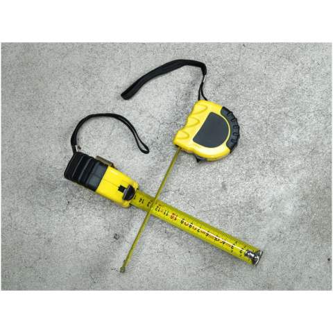 3-metre steel and iron measuring tape including an iron belt clip and a polyester wrist strap. Shows centimetres and inches. The case is made of 21% RCS certified recycled plastic and 4% recycled TPE. The Recycled Claim Standard (RCS) verifies the recycled content of a product throughout the entire supply chain. Packed in a STAC gift box from sustainable sources.