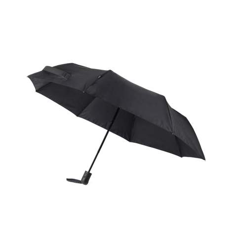 Parapluie anti-tempête de 21 pouces, élégant et moderne, qui vous gardera au sec même les jours de pluie les plus intenses. Sa taille compacte en fait le compagnon idéal pour les déplacements. Fabriqué en tissu pongé RPET 190T de première qualité, il offre une excellente protection contre la pluie tout en affichant un design élégant. Conçu avec un manche en métal et une armature en fibre de verre, ce parapluie garantit résistance et durabilité pour les conditions météorologiques difficiles. La poignée minimaliste en plastique ABS, avec une finition confortable en caoutchouc, ajoute une touche contemporaine et une prise en main sûre. Le système d'ouverture automatique et de fermeture manuelle facilite l'utilisation. Doté de la technologie de traçage AWARE™, ce parapluie confirme l'utilisation authentique de matériaux recyclés, soulignant ainsi notre engagement en faveur d'un approvisionnement responsable.<br /><br />UmbrellaMechanism: Ouvrir automatiquement, fermer manuellement<br />IsStormproof: true