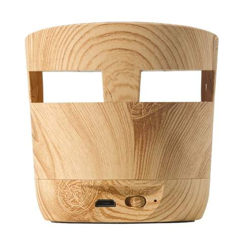 Ein Lautsprecher in luxuriöser Holzoptik und einer ausgezeichneten Soundqualität. Der einzigartige 2-in-1 Lautsprecher kann auch als kabellose Ladestation benutzt werden. Platzieren Sie Ihr Smartphone einfach auf den Lautsprecher, so können Sie Musik hören und gleichzeitig Ihr Smartphone aufladen. Einzeln verpackt in einer eleganten Geschenkbox mit Handbuch und Ladekabel.