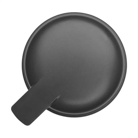 Brabantia zeepdispenser van kunststof, met drupvrije zeeppomp. Het uitneembare zeepreservoir heeft een grote navulopening en is groot genoeg voor de meeste navulverpakkingen. Gemakkelijk met één hand te bedienen. Een stijlvol badkameraccessoire met antislip onderzijde. Gemaakt van corroseriebestendige materialen. Geschikt voor 250 ml vloeibare zeep, shampoo en lotion. 100% recyclebaar. Met 5 jaar fabrieksgarantie.