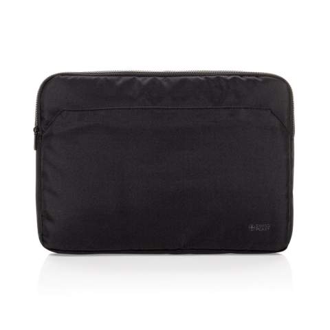 Schützen Sie Ihren Laptop stilvoll mit der Swiss Peak Aware™ RPET Essential 15.6" Laptop Sleeve. Dieses schlanke und moderne Sleeve aus 100% rPET mit passendem rPET-Futter sorgt dafür, dass Ihr Laptop sicher bleibt und gleichzeitig einen professionellen Look erhält. Es hat eine Reißverschlusstasche auf der Vorderseite für den einfachen Zugriff auf Ihre wichtigsten Utensilien und ein Hauptfach, in das moderne 15,6" Laptops sicher verstaut werden können. Diese Laptoptasche ist perfekt für Geschäftsleute und bietet sowohl Funktionalität als auch Stil. Hergestellt aus recyceltem Polyester, das mit dem AWARE™-Tracer versehen ist. 2% des Erlöses aus jedem verkauften Produkt mit AWARE™ werden an Water.org gespendet. PVC-frei.<br /><br />FitsLaptopTabletSizeInches: 15.6<br />PVC free: true