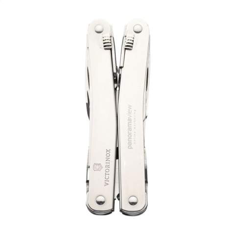 Outil multifonction Victorinox avec outils en acier 100 % recyclé. 11 pièces et 24 fonctions : pince à bec effilé, coupe-fil pour fils fins et souples jusqu'à 40 HRc, coupe-fil pour fils durs, grand couteau, ouvre-boîte avec tournevis de 3 mm, décapsuleur avec tournevis de 6 mm, ouvre-caisse, cintreuse de fils avec tournevis de 2 mm, poinçon avec poinçon et œillet, crochet de remorquage (par exemple pour desserrer les cordes de tente), ciseaux, scie à bois, scie à métaux, lime à métaux, tournevis cruciforme (Philips 1/2), pince coupante longitudinale pour gaine de câble, pince coupante transversale pour gaine de câble, pince à dénuder et grattoir, œillet pour cordon, embout pour tire-bouchon et clip de transport. Livré avec un étui en cuir robuste pour transporter facilement l'outil multifonction à la ceinture. Comprend un mode d'emploi et une garantie à vie contre les défauts de matériaux et de fabrication.     Victorinox est le symbole mondial de qualité, fiabilité, fonctionnalité et perfection. Attention, la législation en vigueur s'applique concernant la possession et / ou le transport de couteaux ou d'outils multifonctions en public. Emballage par pièce.