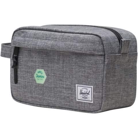 The Herschel Chapter travel kit – the perfect companion for longer trips. Use it to effortlessly store your toothbrush and toiletries, or expand its horizons and keep your small essentials like socks, chargers, guidebooks, and maps perfectly organized in your luggage. The 600D fabric is expertly fashioned from 100% recycled post-consumer water bottles, making it both eco-friendly and durable. The waterproof zippered closure ensures your essentials remain protected, while the convenient side handle offers ease of carrying. The Herschel Chapter is designed with extra organizing options, featuring a zippered front pocket and an internal mesh storage sleeve, providing you with unparalleled storage options. Adventure awaits, and the Herschel Chapter is ready to join you on your next journey.