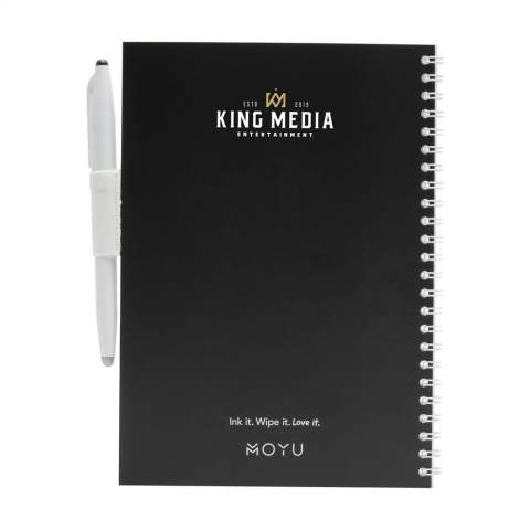 Carnet de notes effaçable A5 en papier de pierre de la marque MOYU. Avec une couverture souple et pliable de 400 g/m². Ce carnet comprend un stylo et un chiffon de nettoyage. Chaque page en papier de pierre est fabriquée naturellement sans bois et est aussi 100% recyclable. Ce carnet, avec une boucle élastique pour stylo et une reliure robuste à spirales comprend 18 pages du papier ligné. Prenez des notes avec le stylo MOYU spécial qui l'accompagne. Ce stylo contient l'encre Frixion d'origine. Cette encre spéciale sèche complètement sur le papier de pierre et s'efface facilement sans laisser de traces. Humidifiez légèrement le chiffon MOYU fourni avec un peu d'eau et effacez l'encre. De cette façon, les pages restent vides pour les nouvelles idées et les listes de tâches. Vous pouvez écrire 500 fois en moyenne sur du papier de roche. Ce carnet vous servira pendant des années.       Le papier de pierre est composé à 80% de calcaire et à 20% de plastique propre. Il est fabriqué naturellement sans bois et sa fabrication ne nécessite ni eau ni produits chimiques. La production de papier de pierre est donc plus économique et génère 67% de CO2 en moins que la production de pâte à papier. De plus, le papier de pierre peut être recyclé à l'infini, sans avoir à ajouter de nouvelles matières premières.