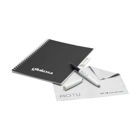 Carnet de notes effaçable A5 en papier de pierre de la marque MOYU. Avec une couverture souple et pliable de 400 g/m². Ce carnet comprend un stylo et un chiffon de nettoyage. Chaque page en papier de pierre est fabriquée naturellement sans bois et est aussi 100% recyclable. Ce carnet, avec une boucle élastique pour stylo et une reliure robuste à spirales comprend 18 pages du papier ligné. Prenez des notes avec le stylo MOYU spécial qui l'accompagne. Ce stylo contient l'encre Frixion d'origine. Cette encre spéciale sèche complètement sur le papier de pierre et s'efface facilement sans laisser de traces. Humidifiez légèrement le chiffon MOYU fourni avec un peu d'eau et effacez l'encre. De cette façon, les pages restent vides pour les nouvelles idées et les listes de tâches. Vous pouvez écrire 500 fois en moyenne sur du papier de roche. Ce carnet vous servira pendant des années.       Le papier de pierre est composé à 80% de calcaire et à 20% de plastique propre. Il est fabriqué naturellement sans bois et sa fabrication ne nécessite ni eau ni produits chimiques. La production de papier de pierre est donc plus économique et génère 67% de CO2 en moins que la production de pâte à papier. De plus, le papier de pierre peut être recyclé à l'infini, sans avoir à ajouter de nouvelles matières premières.