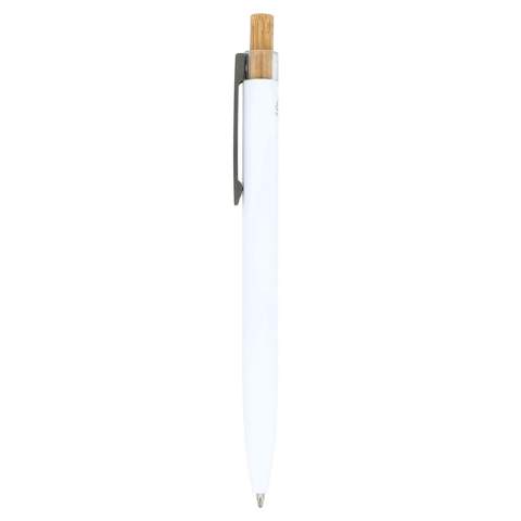Le stylo à bille Kalmar offre un design élégant pour une expérience d'écriture fluide et fiable. Fabriqué à partir d'aluminium recyclé, il offre un agréable toucher et un poids satisfaisant dans votre main lorsque vous écrivez.