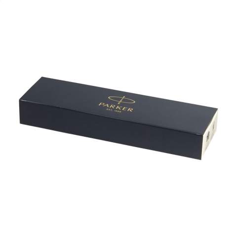 Stylo à bille  à encre noire de la marque Parker. Le corps résistant aux rayures est fabriqué en plastique recyclé, tandis que la partie supérieure, la pointe, le bouton-poussoir et le clip à flèche iconique sont réalisés en acier inoxydable recyclé. Le stylo est équipé d’une recharge Parker pour une expérience d’écriture fluide. Un instrument d’écriture à la fois élégant et fonctionnel, parfait pour un usage quotidien. Livré dans une boîte-cadeau Parker. Fabriqué en Europe. Emballage par pièce.