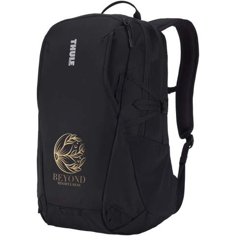 Ein vielseitiger, Outdoor-inspirierter Rucksack mit zahlreichen Aufbewahrungsmöglichkeiten, damit Sie auch unterwegs gut organisiert sind. Er verfügt über erhöhte Fächer, in die ein 16" MacBook® oder ein 15,6"-Laptop und ein 10,5" Tablet passen, sowie über ein Organisationsfach für kleineres Zubehör. Das zweite Fach eignet sich zum Verstauen von Wechselkleidung, Accessoires oder anderen persönlichen Gegenständen. Der Rucksack verfügt über einen Brustgurt, ein gepolstertes Rückenteil mit Belüftungskanal und seitliche Kompressionsriemen, um die Last auszugleichen und den Tragekomfort zu erhöhen. Konstruiert aus Bluesign®-geprüftem 400D-Nylon mit YKK-Reißverschlüssen.