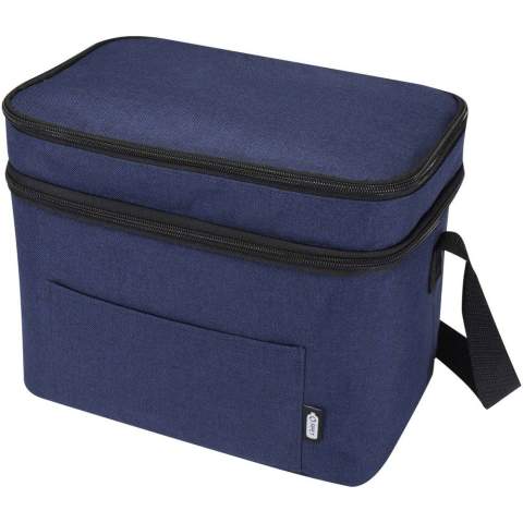 De Tundra koeltas heeft een bovenvak met rits, een ruim hoofdvak en verstelbare schouderbanden. Gemaakt van PEVA-materiaal en GRS gecertificeerd gerecycled polyester. Inhoud: 13 liter.