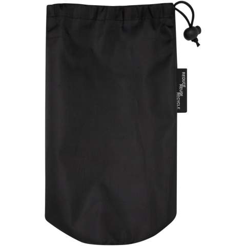 De Pieter sporthanddoek absorbeert zeer goed, is licht, droogt snel en de stof is duurzaam en extreem zacht. Wanneer de handdoek is opgevouwen en vastgezet met de elastische band, is deze zeer compact, waardoor hij geschikt is om mee te nemen naar de sportschool, het zwembad of voor tijdens het backpacken of kamperen. De handdoek heeft een afmeting van 180 x 100 cm en is gemaakt van 90% GRS gerecycled polyester en 10% nylon en kan in de wasmachine gewassen worden op 40 °C. Geleverd met een opbergzakje (25 x 8,5 cm) gemaakt van gerecycled PET-plastic, dat een groot oppervlak biedt voor het afdrukken van een logo.
