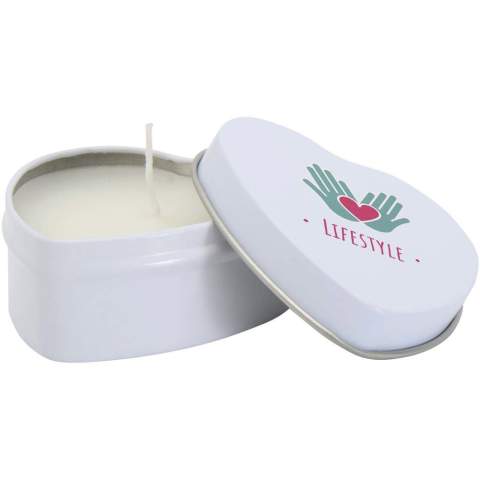La bougie paraffine Blissful et sa boîte métallique en forme de cœur apportent une touche de charme et de bien-être à toutes vos pièces. Présentée dans une jolie boîte métallique, elle dégage un parfum apaisant et durable de vanille qui crée une atmosphère chaleureuse et accueillante. Idéale pour un cadeau ou pour votre usage personnel, sa taille compacte permet de la placer n’importe où et d’ajouter une touche d’amour et de détente à votre intérieur. Poids de la bougie : 40 grammes. Durée de combustion : 8 à 12 heures.