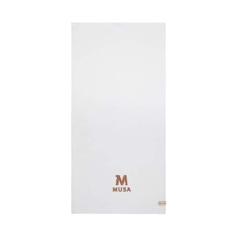 Serviette composée de 68 % de coton et de 32 % de Lyocell. Le Lyocell est une fibre naturelle extraite de forêts certifiées. Le processus est aussi économe en énergie et en produits chimiques que possible. Le résultat est un tissu frais, doux et durable, avec un toucher agréable et, grâce au mélange de Lyocell, une excellente capacité d'absorption. Fabriqué dans une gamme de couleurs terreuses et dans une variété de tailles.