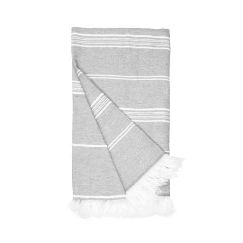 The T1-RHAM Recycled Hamam Towel Ash Gray hammam towel is made of 60% recycled cotton combined with 40% recycled polyester.<br />Cotton and PET bottles are given a new life by this hammam towel.<br />No fertilizers or pesticides are used, and only the minimum amount of water necessary is applied during production.<br />The size of 100 x 180 cm makes it ideal for the beach.<br />Now choose one of the natural, fresh colors.