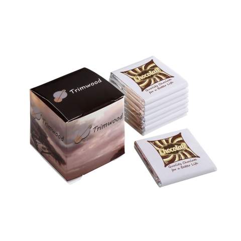 Doosje voorzien van een all-over full colour bedrukking en gevuld met 8 Belgische melkchocolade tabletten, ca. 4,5 gram per stuk.