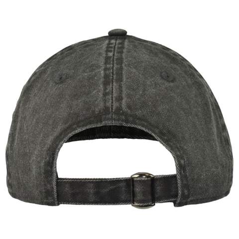 Die Sommer Retail Cap ist der perfekte Begleiter für sonnige Tage. Diese aus 100 % Baumwolle gefertigte Cap bietet ultimativen Komfort und Atmungsaktivität.  und einem verstellbaren Verschluss mit Schnalle Die Sommerfarben sorgen für einen zeitlosen und eleganten Look. Mit sechs Panelen für zusätzliche Stabilität und einem verstellbaren Schnallenverschluss ist die Summer Retail Cap ein unverzichtbares Accessoire für jedes Sommeroutfit.
