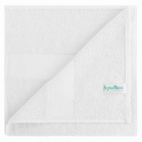 The fitness towel is made of 70% cotton and 30% polyester 400 gr/m², is extra long and narrow so that it fits perfectly with your yoga or sports mat. With this towel, you'll last through even the toughest sports sessions. The basic colour of the towel is white. No border. With a great print on the outside, it's a real eye-catcher. Embroidery on request. Format: 130x30 cm.