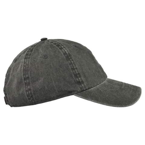 Die Sommer Retail Cap ist der perfekte Begleiter für sonnige Tage. Diese aus 100 % Baumwolle gefertigte Cap bietet ultimativen Komfort und Atmungsaktivität.  und einem verstellbaren Verschluss mit Schnalle Die Sommerfarben sorgen für einen zeitlosen und eleganten Look. Mit sechs Panelen für zusätzliche Stabilität und einem verstellbaren Schnallenverschluss ist die Summer Retail Cap ein unverzichtbares Accessoire für jedes Sommeroutfit.
